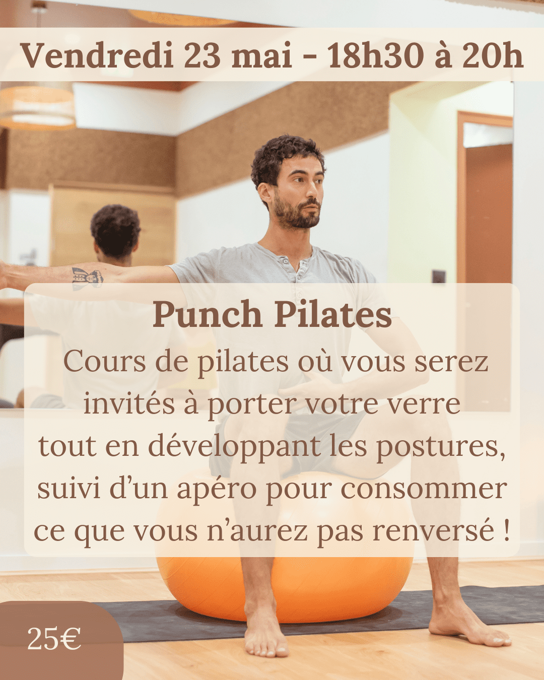 Homme sur un ballon de yoga et description de l'atelier