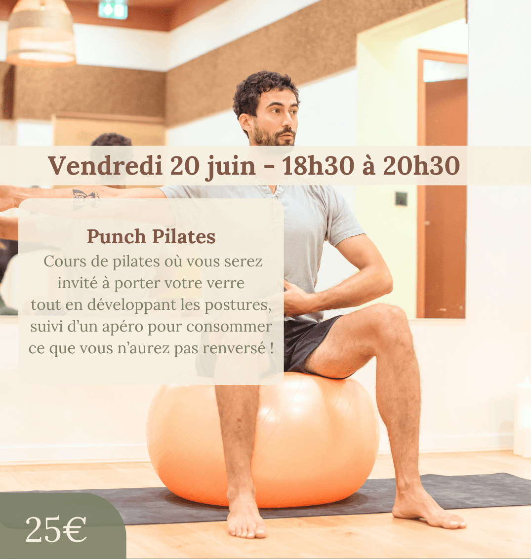 Homme sur un ballon de yoga et description de l'atelier